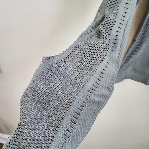 Athleta oxygen size L Athletic top green  longsleeve elastic waist and sleeves - Picture 5 of 6